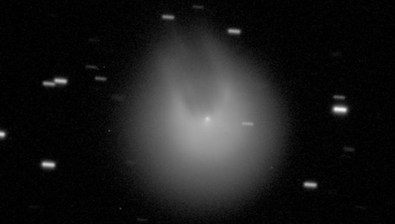 Ось так раніше виглядали "роги" комети (фото: Space)