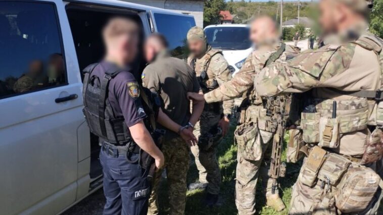 На Тернопільщині чоловік з автоматом стріляв у людей