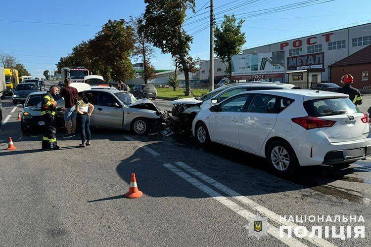 На Микулинецькій масштабна автотроща з травмованими