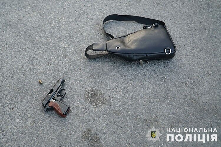 П'яний водій зі зброєю тікав від поліції