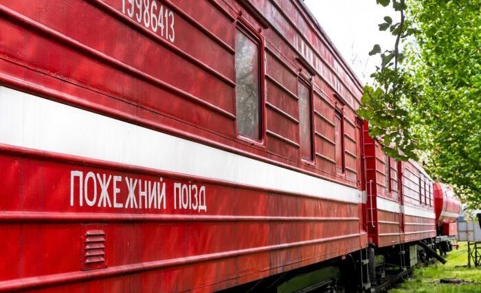 У Тернополі до гасіння пожежі внаслідок удару залучили спецпоїзди