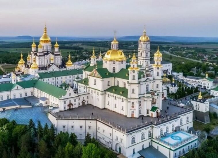 На Хмельниччині заборонили ходу до Почаївської лаври