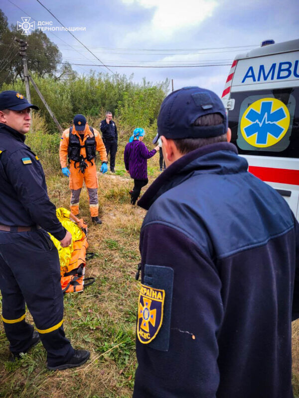 Пенсіонера з Тернопільщини знайшли після двох днів пошуків у важкому стані