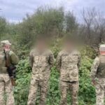 Одягнув військову форму, щоб потрапити до Угорщини
