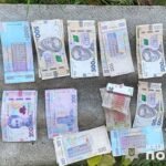 У Бучачі у підприємця з куртки викрали 25000 грн