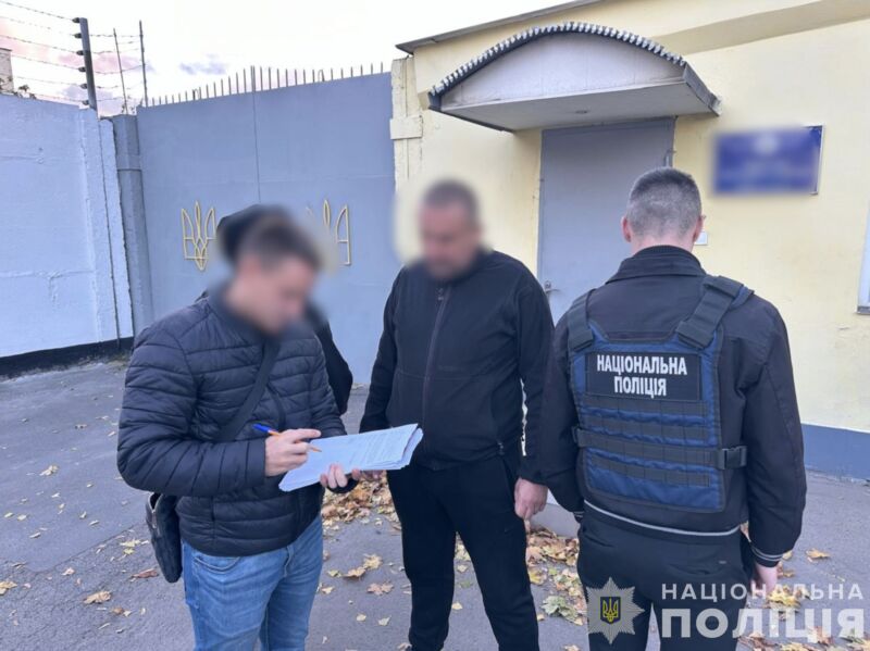 На Тернопільщині затримали групу працівників депо, які зливали пальне з потягів