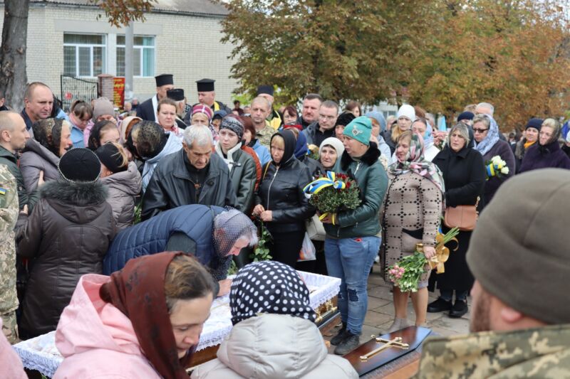 Тернопільщина попрощалась з лейтенантом ЗСУ Іваном Гуцалом (ФОТО)