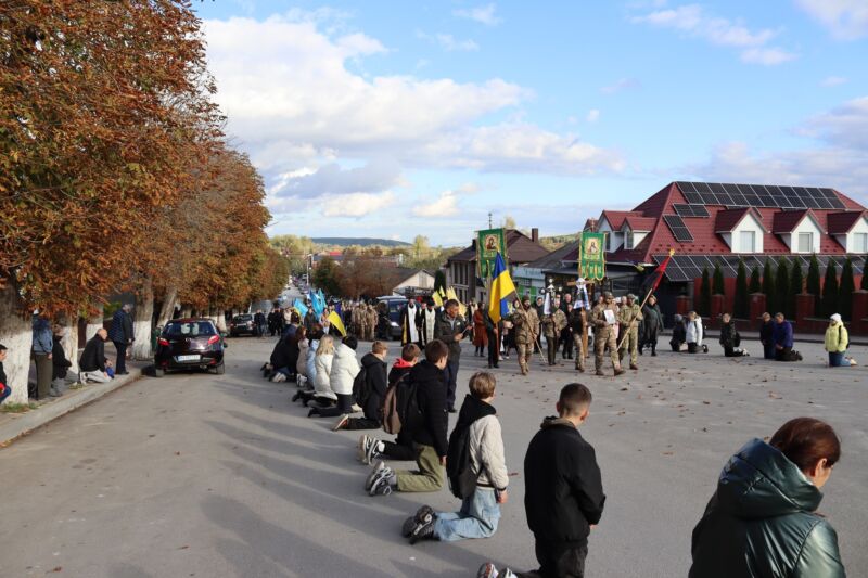 Тернопільщина попрощалась з лейтенантом ЗСУ Іваном Гуцалом (ФОТО)