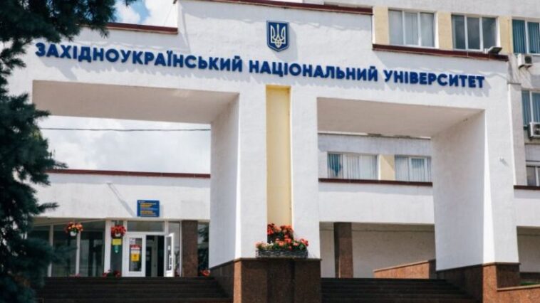Біля ЗУНУ помер викладач: подробиці