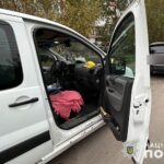 У Тернополі чоловік "обчищав" незамкнені автомобілі