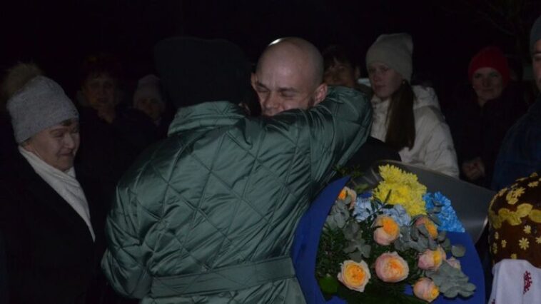 27 місяців полону: військовий з Тернопільщини повернувся додому