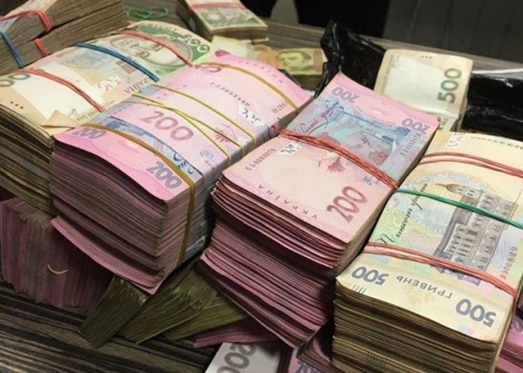 На Тернопільщині з рахунку підприємця невідомі викрали майже 200 тисяч