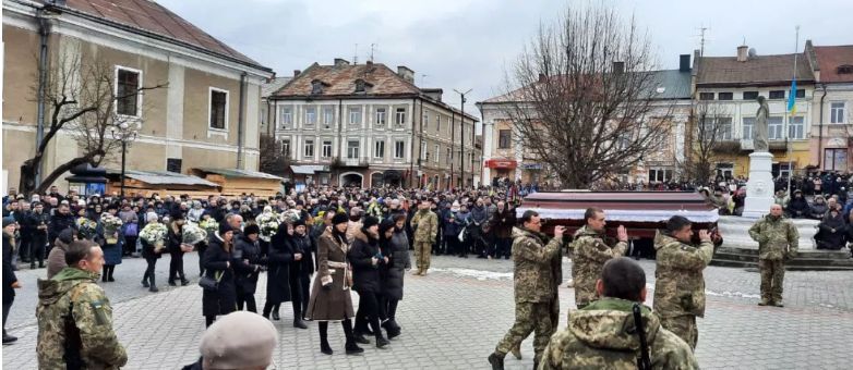 У перший день війни 25-річний боєць з Бережан Віталій Скакун підірвав Генічеський міст: пам’яті Героя України