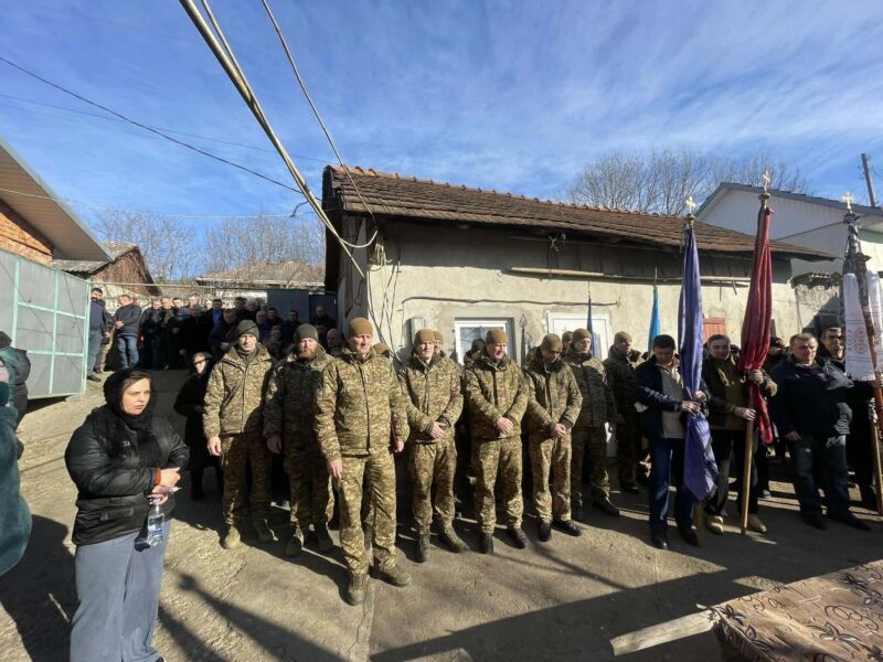 Заліщицька громада в один день поховала двох Героїв (ФОТО)