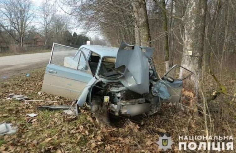 У лікарні помер водій з Чортківщини, який на ВАЗі в'їхав у дерево