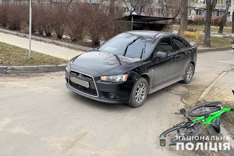 У Тернополі у дворі будинку водій збив 12-річного велосипедиста
