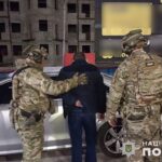 У Тернополі чоловік підстеріг біля під'їзду жінку та вирвав з рук сумку, в якій було 80000 грн