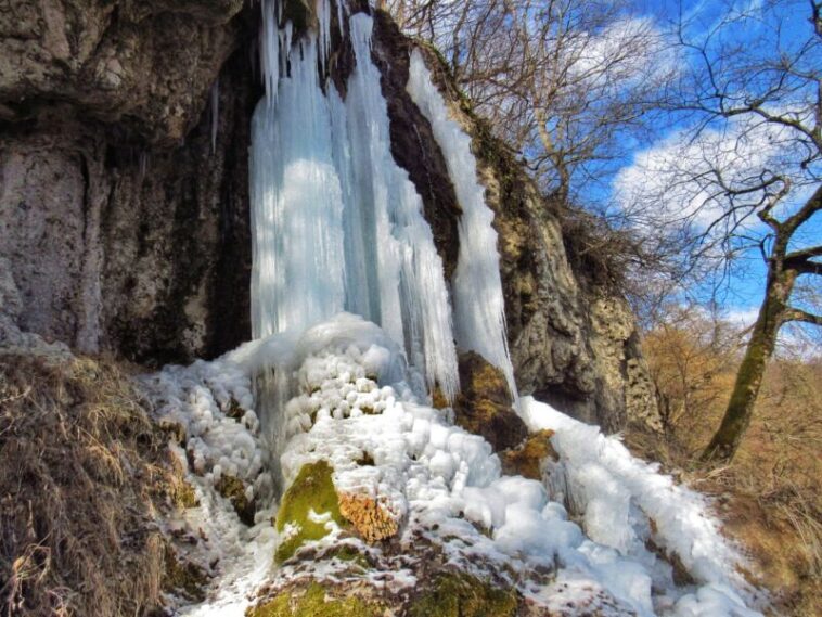 На Тернопільщині замерз унікальний водоспад "Дівочі сльози"