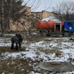 У Чорткові люди в унітаз зливають мобілки, одяг, банки, підгузники