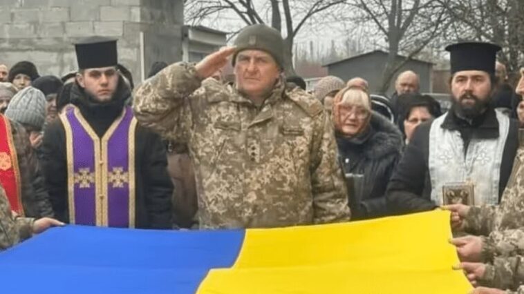 На Тернопільщині попрощалися з мужнім воїном Андрієм Круликом