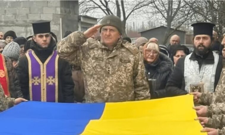 На Тернопільщині попрощалися з мужнім воїном Андрієм Круликом