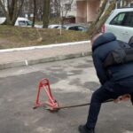 У Тернополі демонтували кілька паркувальних блокіраторів
