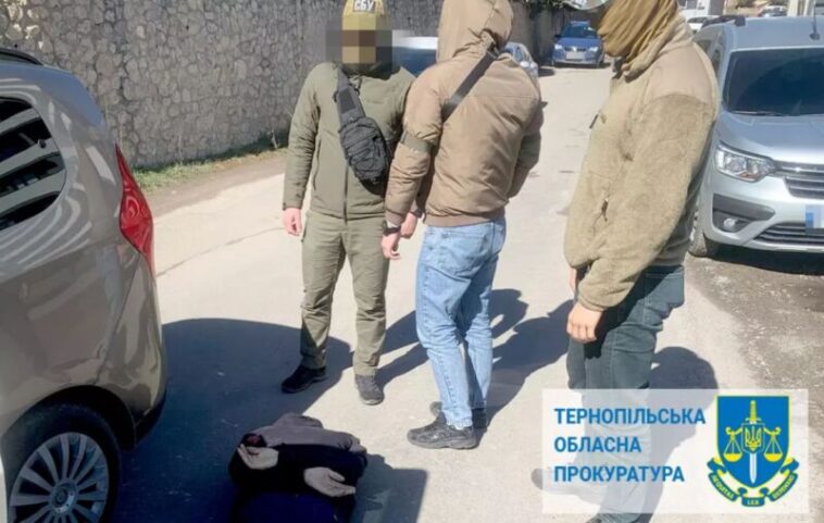 У Тернополі чоловіка з дружиною мали встановити вибухові пристрої поблизу ТЦК