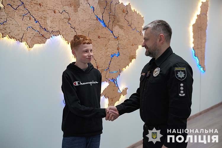 14-річний Назар з Тернополя викрив спробу вербування та отримав за це смартфон
