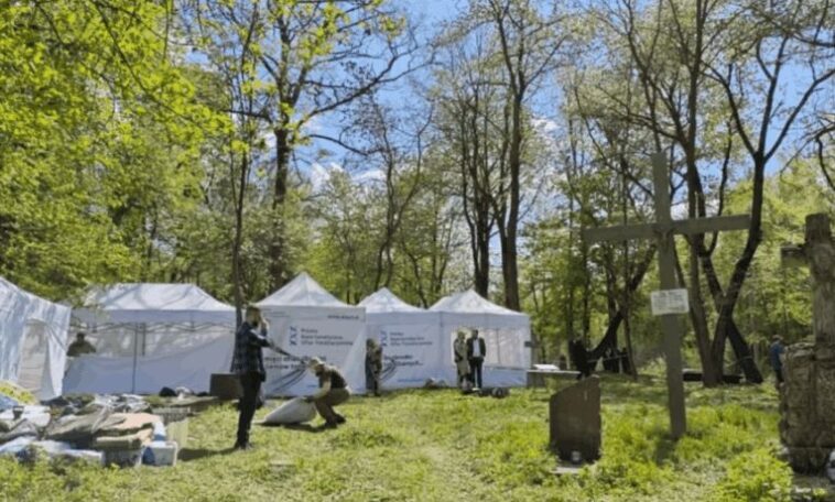 На Тернопільщині перші рештки людей розкопали на місці Волинської трагедії