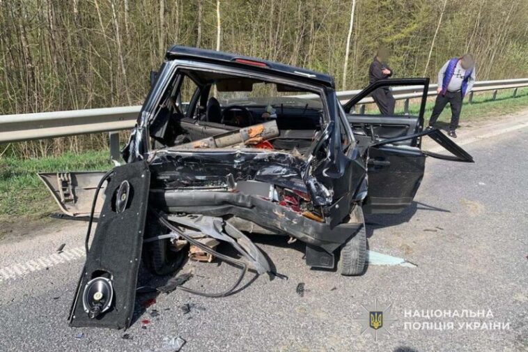 ДТП у Мишковичах: авто розтрощене, є травмовані