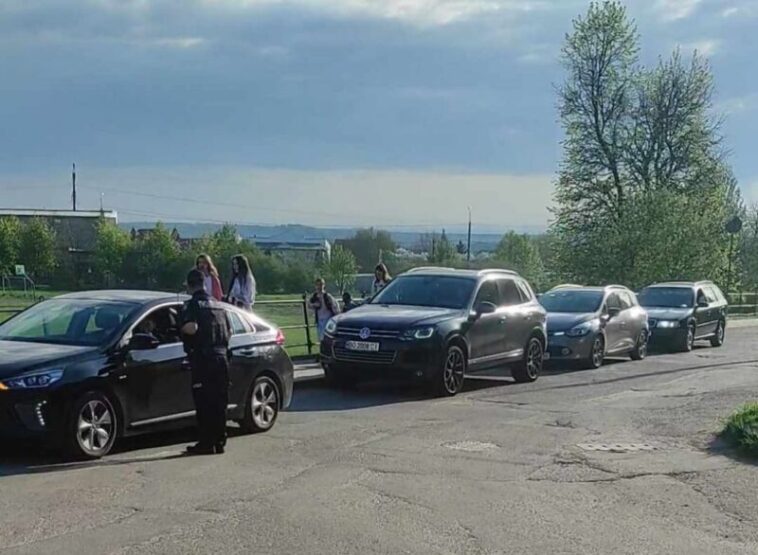 У Тернополі поліція чергує біля школи через батьків-порушників
