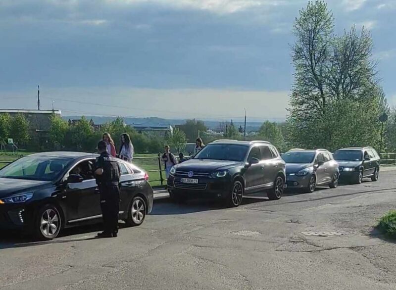 У Тернополі поліція чергує біля школи через батьків-порушників