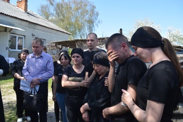 Назавжди 28 років: Тернопільщина у сльозах попрощалась мужнім захисником