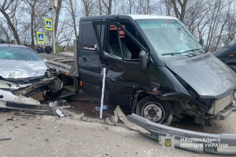 Біля Тернополя зіткнулися чотири автомобілі