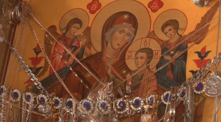 На Тернопільщині у храмі уже декілька років мироточить ікона "Всецариця"