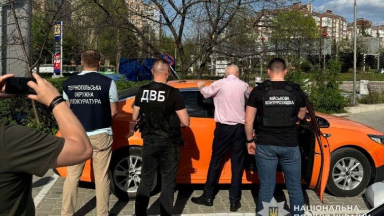 Посадовця університету в Тернополі затримали за підозрою у схемі з призовниками
