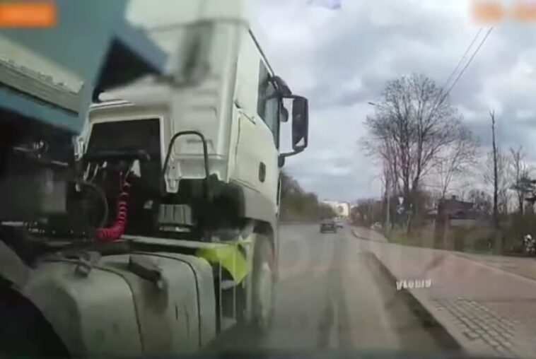 У Тернополі водій на вантажівці пом'яв "Ауді"