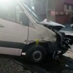 На Бандери бус влетів у стовп
