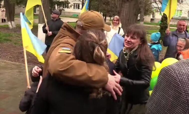Після трьох років полону на Тернопільщину повернулися двоє Герої