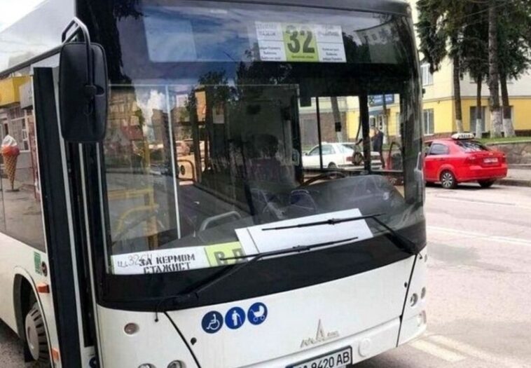 До кладовищ курсуватиме більше транспорту на Великодні свята