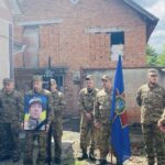 Бережанщина зі сльозами попрощалася з воїном Володимиром Козарем