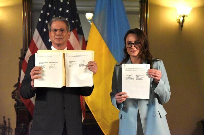 Україна підписала угоду про надра з США: основні пункти