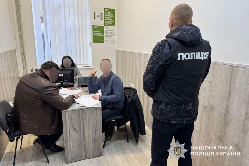 На Тернопільщині шахраї продали авто, які ввозили в Україну як для ЗСУ (ФОТО)