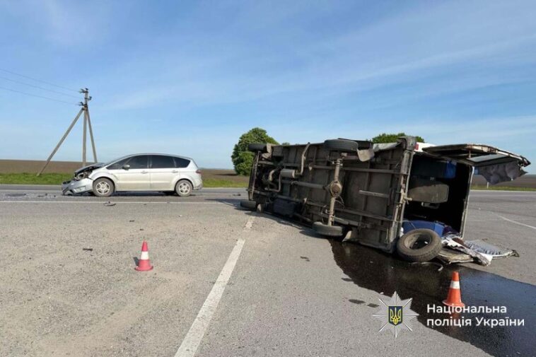 ДТП на Збаражчині: перекинувся бус з 18 пасажирами