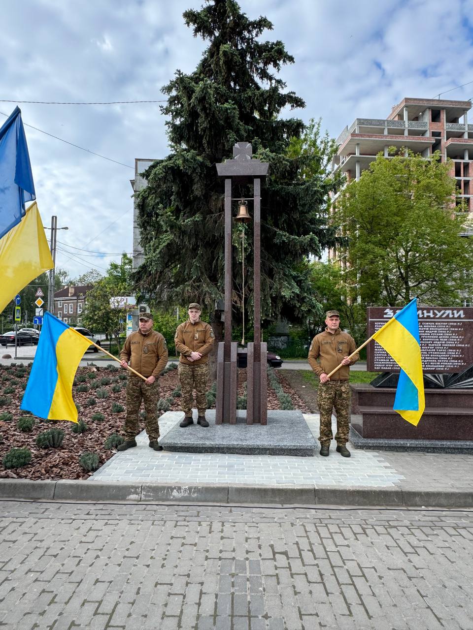 На День Героїв у Тернополі з’явився символ скорботи й шани — Дзвін пам’яті