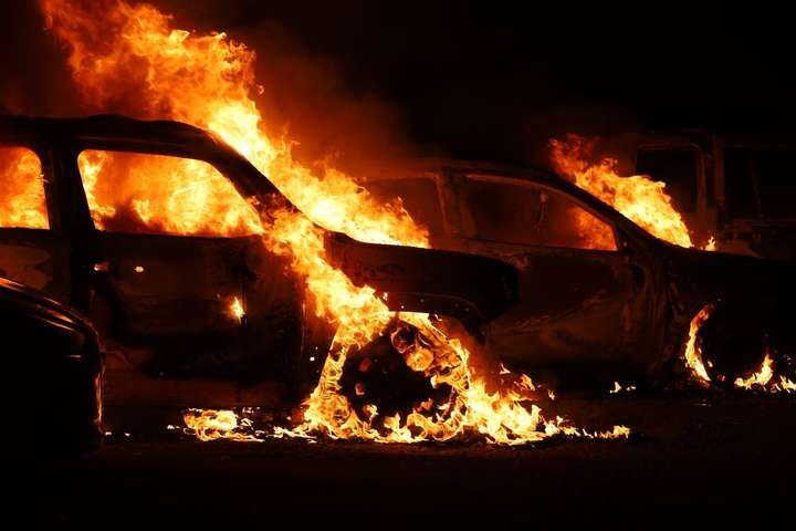 На Тернопільщині 20-річний хлопець згорів в автівці