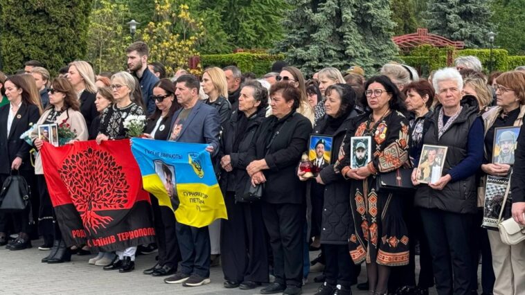 На День Героїв у Тернополі з’явився символ скорботи й шани — Дзвін пам’яті