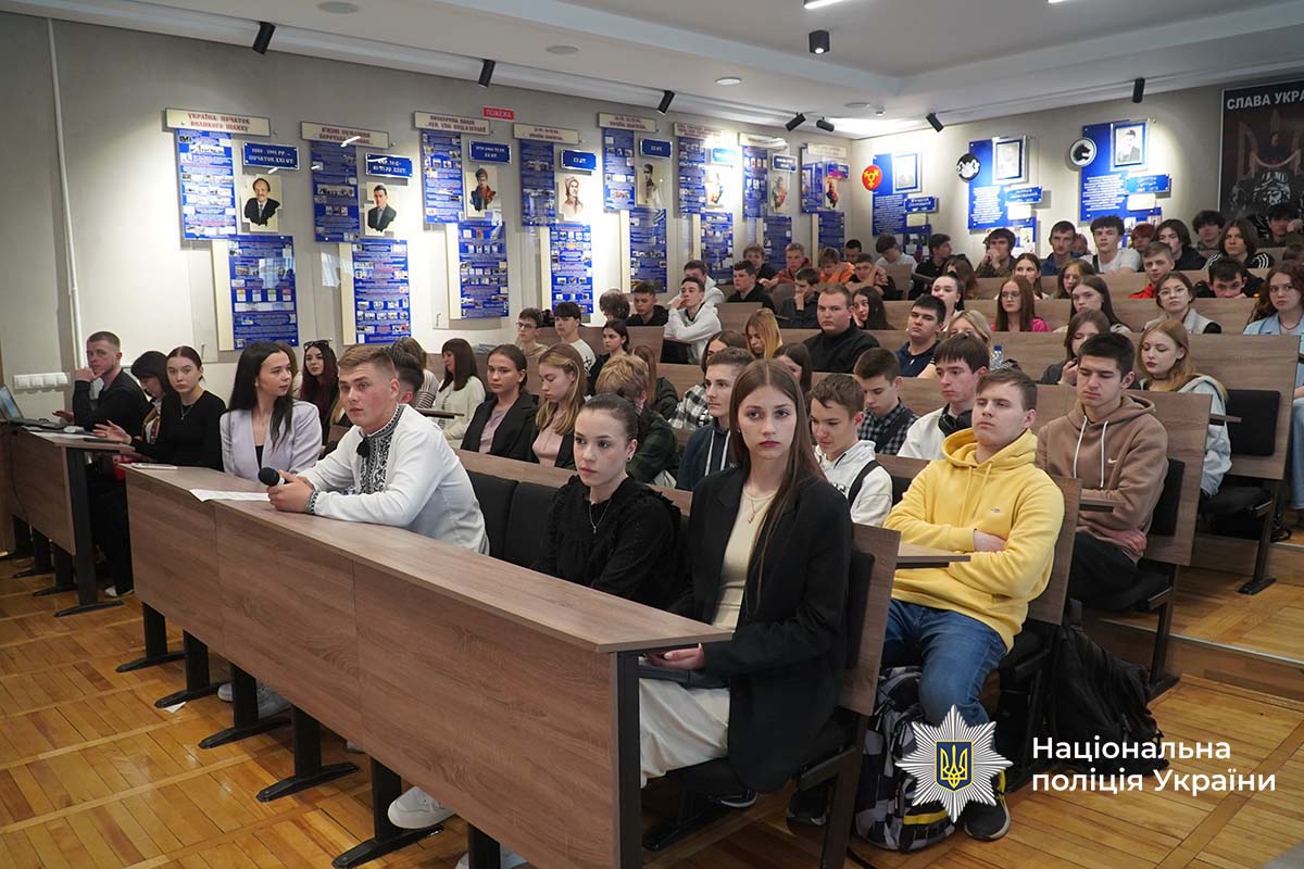 Михайло Діанов та бійці 44-ї бригади зустрілися зі студентами
