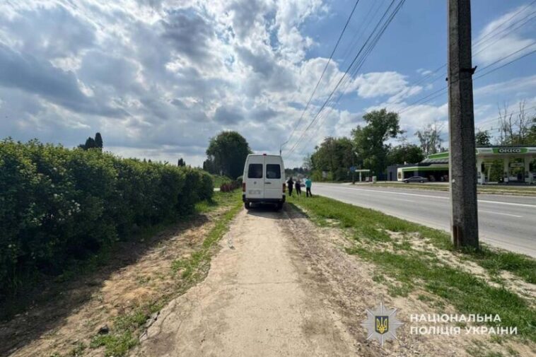 У Тернополі біля кладовища водій на бусі збив жінку