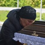 Молитва, дощ і сльози: Збараж прощався з полеглим Героєм Валерієм Кременевським